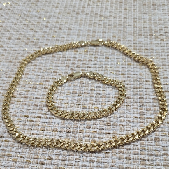 Elegant 14k Gold Plated Necklace and Bracelet Set - Picture 3 of 5